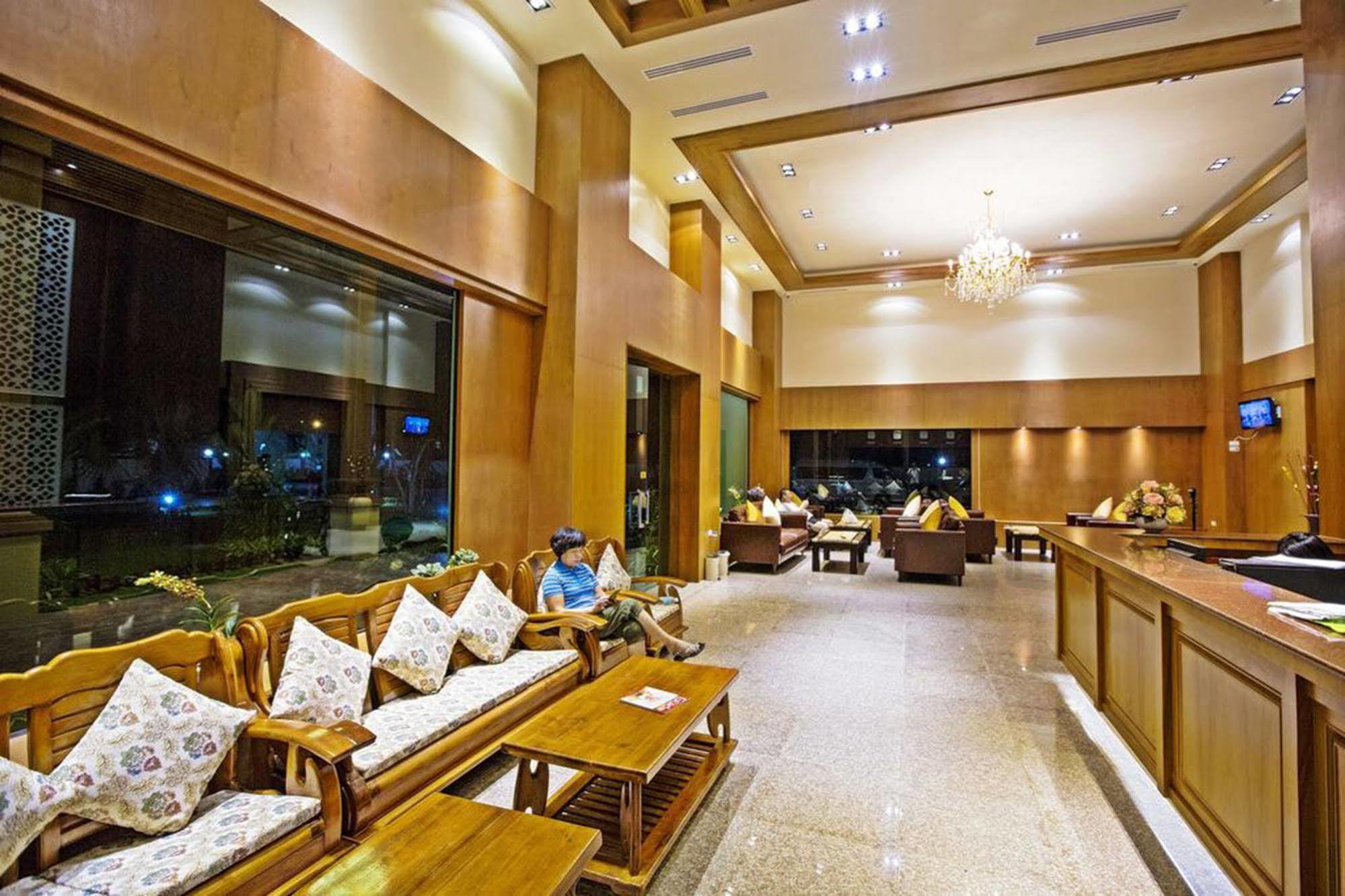 Airport Resort Phuket Nai Yang Beach Buitenkant foto